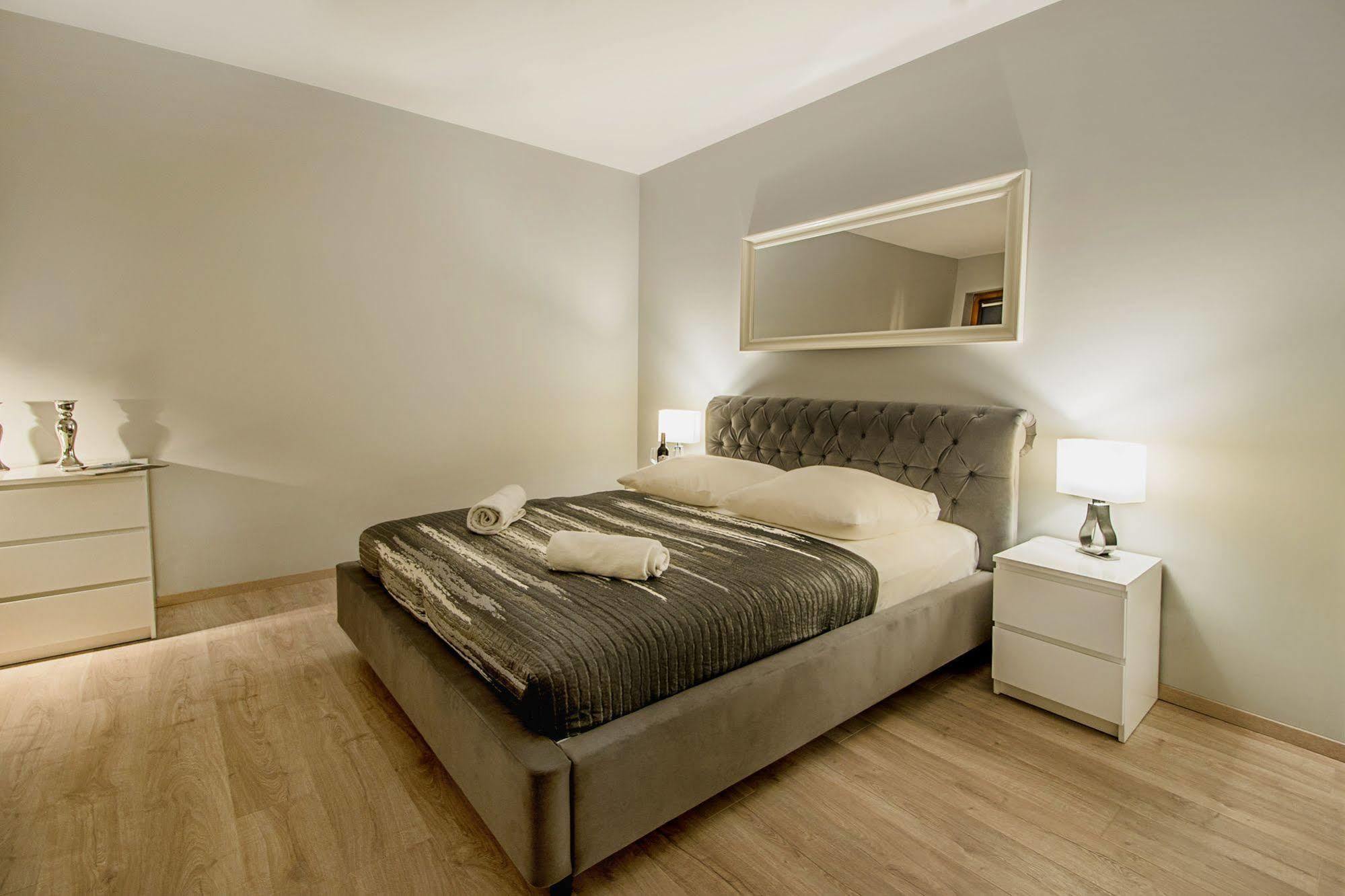 Angel City Center Krakow Aparthotel Bagian luar foto