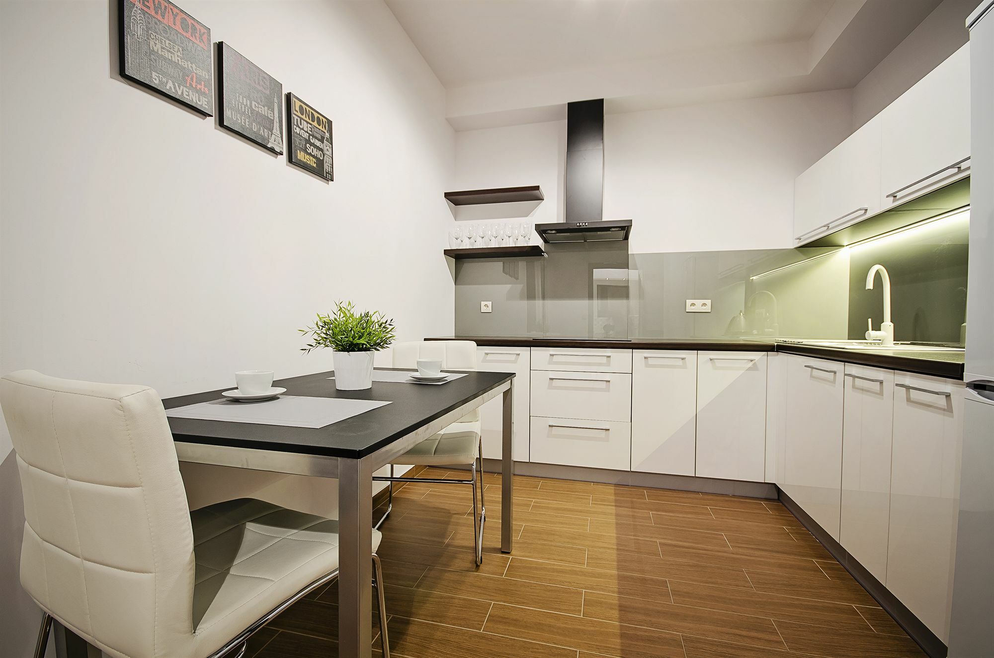 Angel City Center Krakow Aparthotel Bagian luar foto